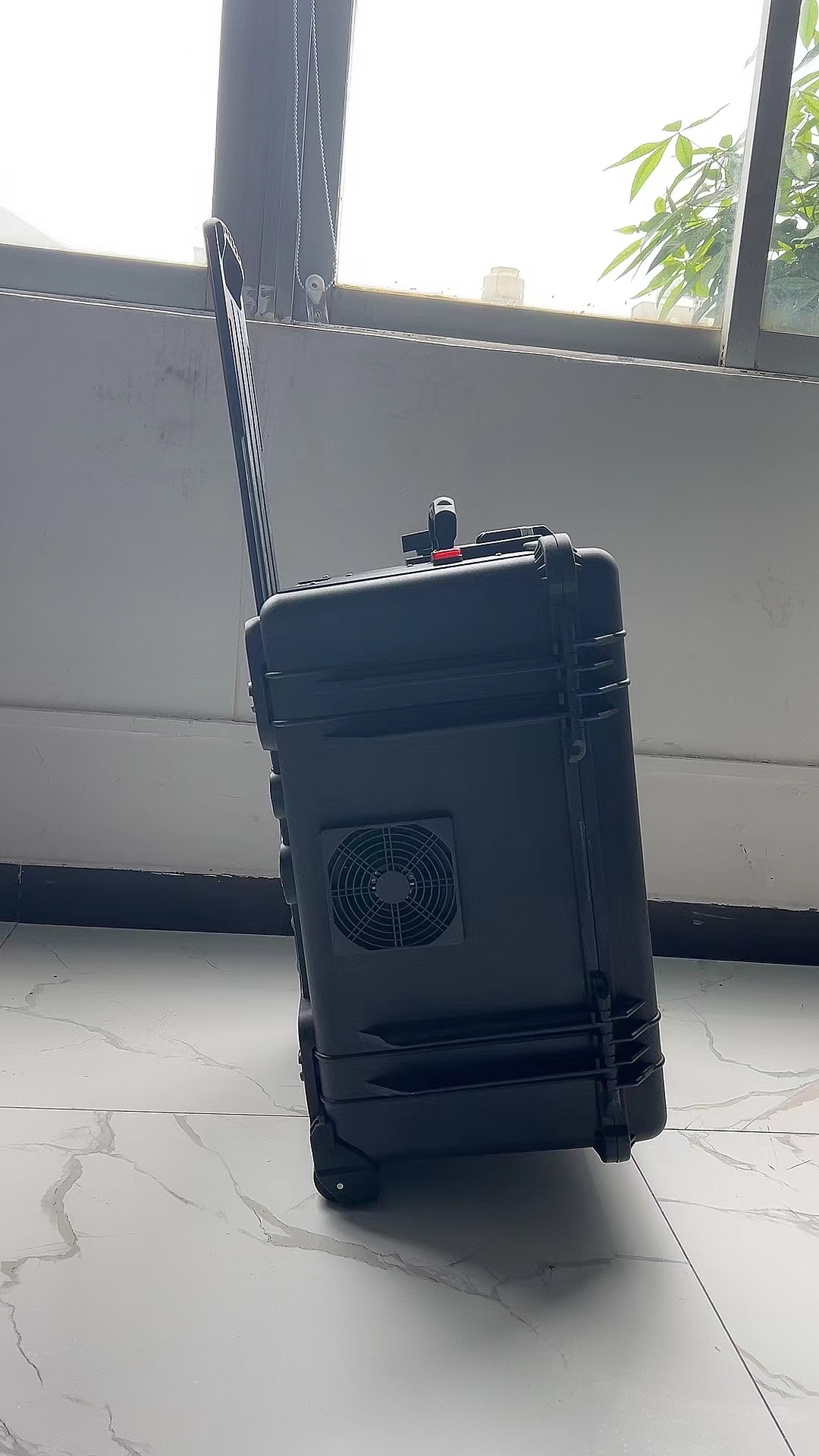 贡觉手拉箱型移动通信干扰器